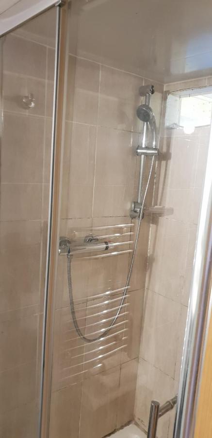 Private Basement Studio Flat With Modern Features Apartman Huddersfield Kültér fotó
