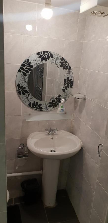 Private Basement Studio Flat With Modern Features Apartman Huddersfield Kültér fotó