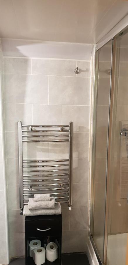 Private Basement Studio Flat With Modern Features Apartman Huddersfield Kültér fotó
